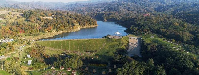 نمای کلی از دریاچه آویدر