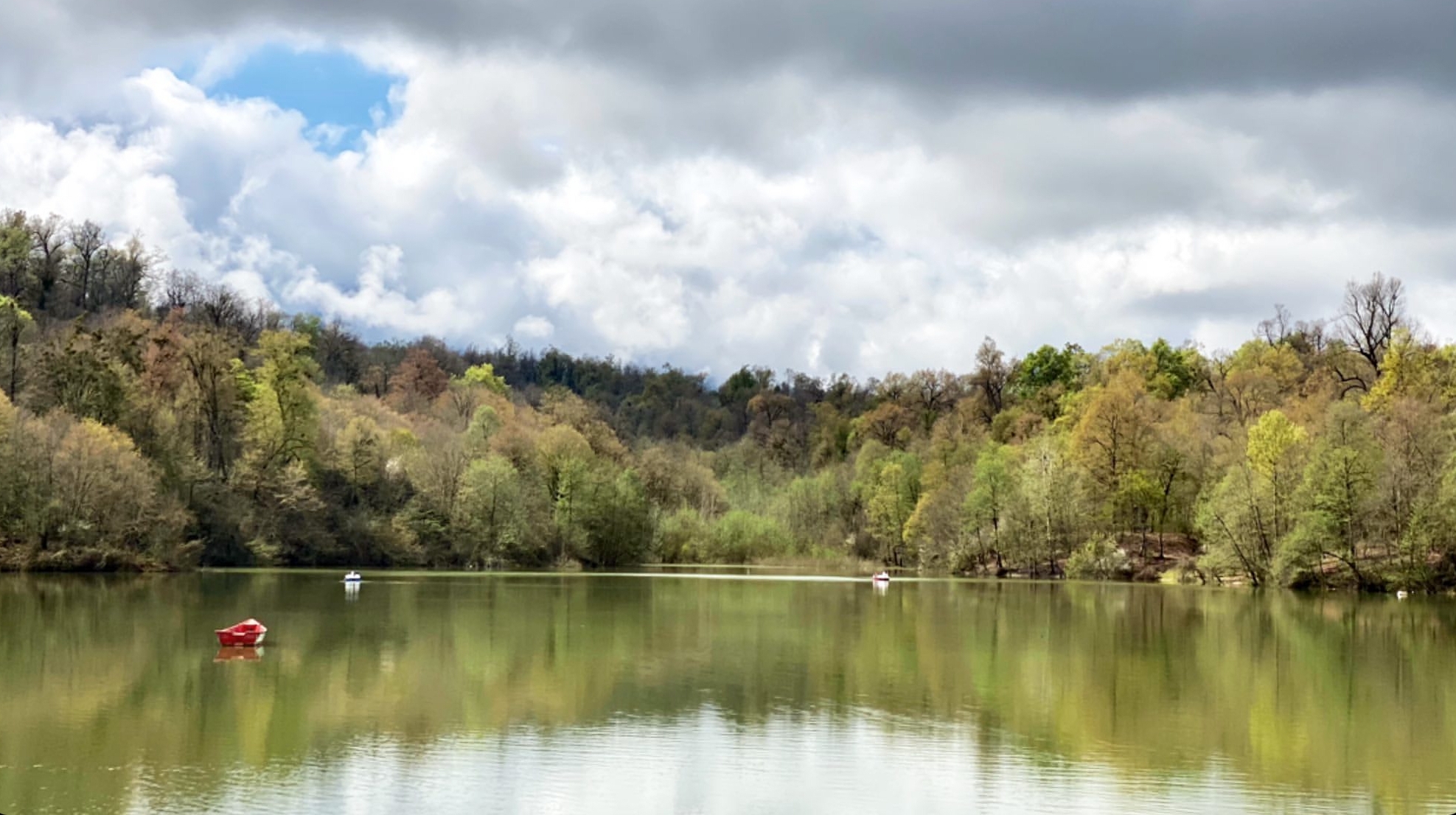 elimalat-in-fall-season دریاچه الیمالات پاییز