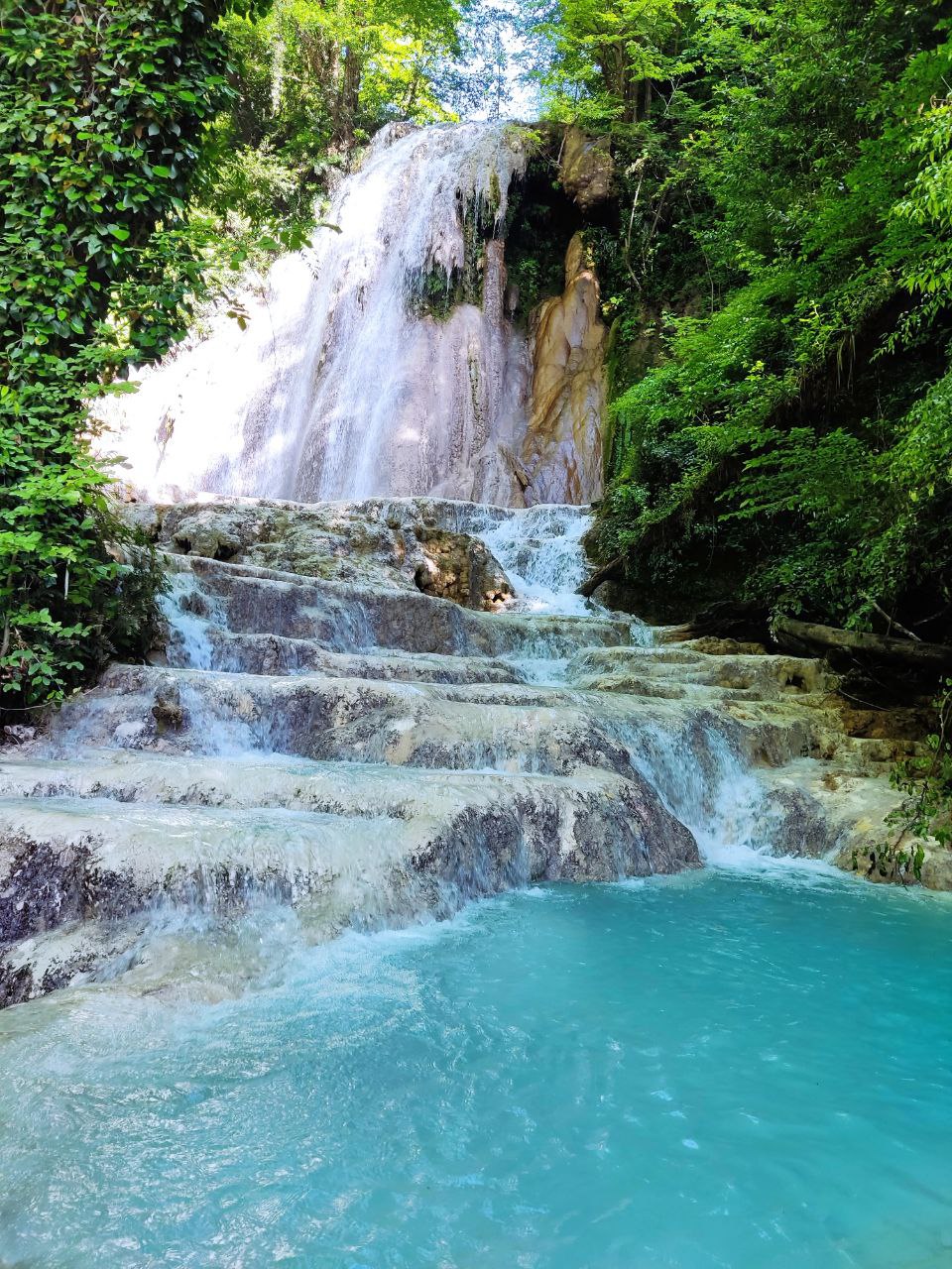 eskelym waterfall2 آبشار آهکی اسکلیم در تابستان
