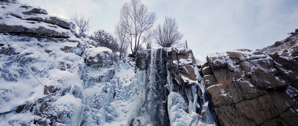 ganjnameh waterfall