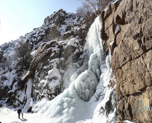ganjnameh waterfall