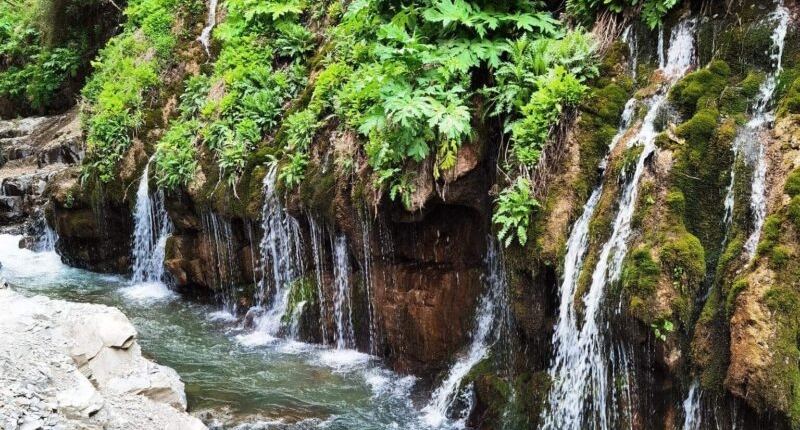 آبشار هفت چشمه جاده چالوس