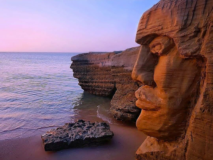 hengam island 12 ساحل مادر و دختر در جزیره هنگام از جاذبه های گردشگری