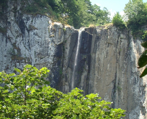 laton waterfall1 آبشار لاتون در تابستان