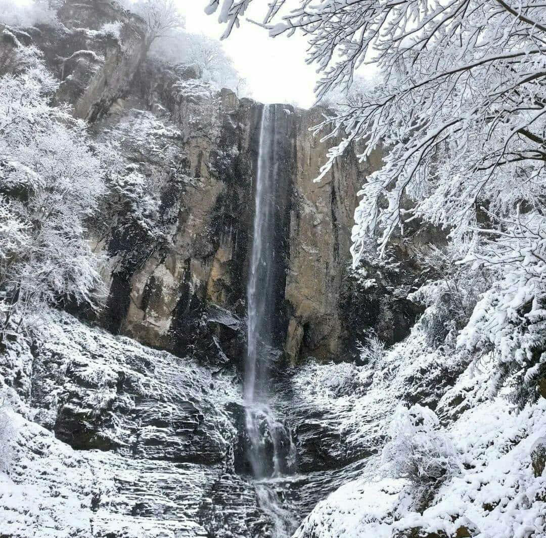 laton waterfall7 آبشار لاتون در زمستان