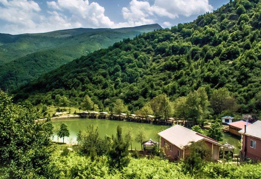 qu lake1 دریاچه قو مازندران رامسر از نمای بالا