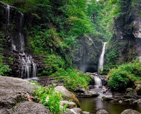 آبشار زمرد حویق کجاست