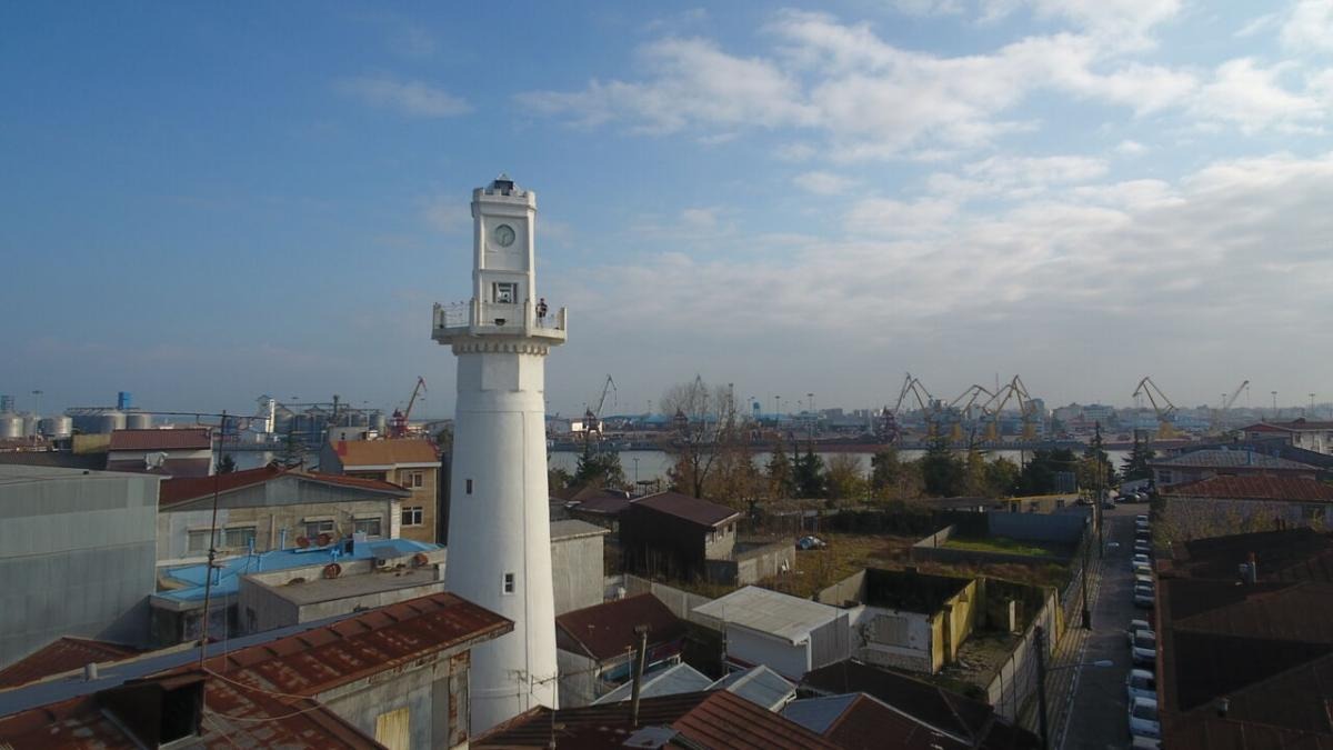 برج ساعت (مناره) 1 برج ساعت در شهر بندر انزلی در استان گیلان