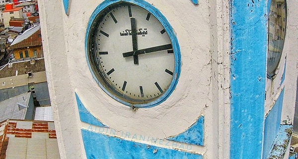 برج ساعت (مناره) 3 ساعت نصب شده بر روی مناره انزلی