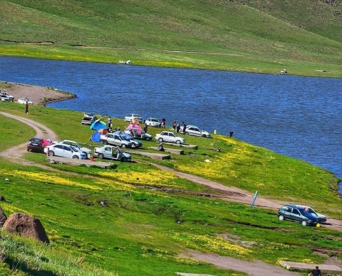 دریاچه نئور در بهار