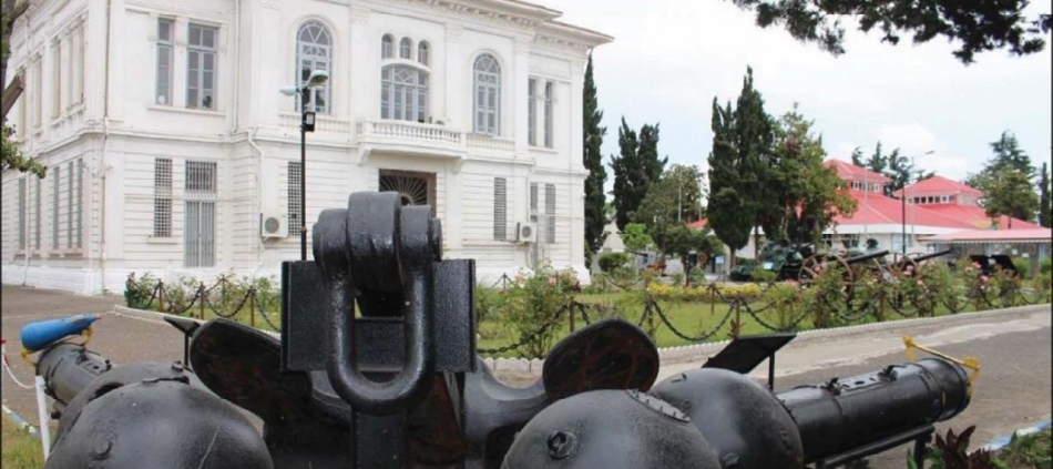 anzali palace military museum 2