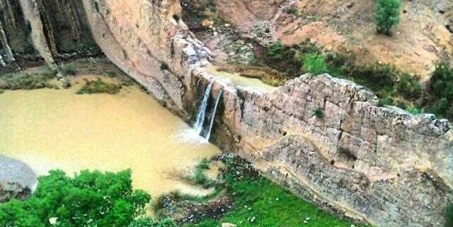 نمای فوقانی آبشار تنگ گولم