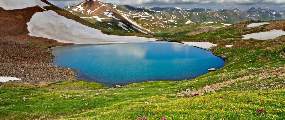 دریاچه نئور در کجاست