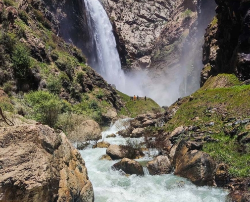 Keredikon-or-tang-e-zendan-waterfall آبشار کرودیکن لردگان در شهرکرد