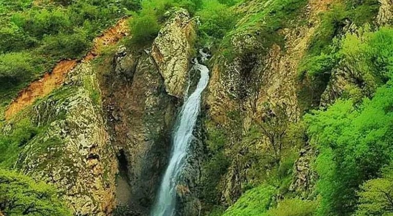 آبشار اکاپل کلاردشت در روستای ونداربن