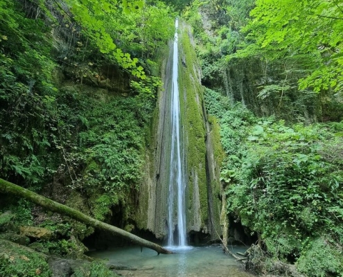 نمای کامل آبشار آلاشور نجارده نوشهر