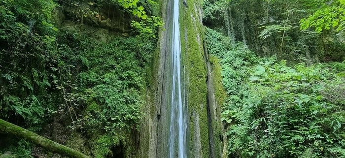 نمای کامل آبشار آلاشور نجارده نوشهر