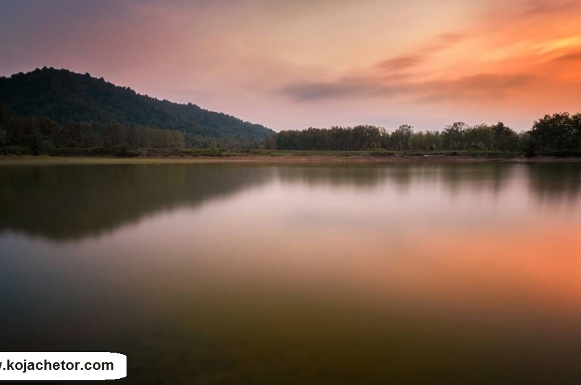 دریاچه فشتال در غروب آفتاب