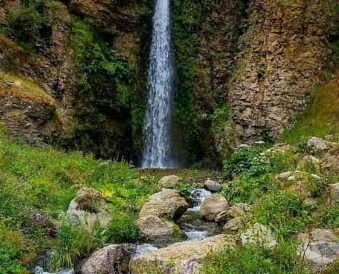 karkari waterfall 7 آبشار کرکری در فاصله 15 کیلومتری از مشگین شهر اردبیل در نزدیکی سبلان قرار دارد