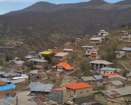 آبگیر قارقچال بالاده در روستای بالاده ساری قرار دارد