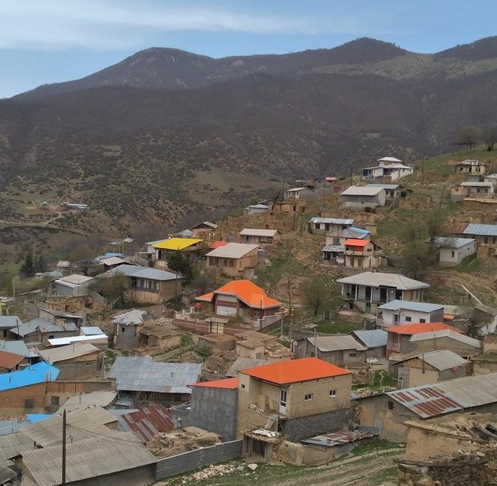 آبگیر قارقچال بالاده در روستای بالاده ساری قرار دارد