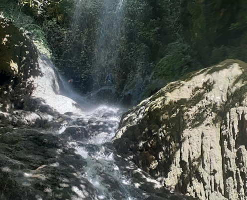 آبشار پیر غار از جاذبه های گردشگری روستای فارسیان گالیکش