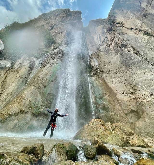 Shahandasht-Waterfall-5 دره نوردی در آبشار روستای شاهاندشت
