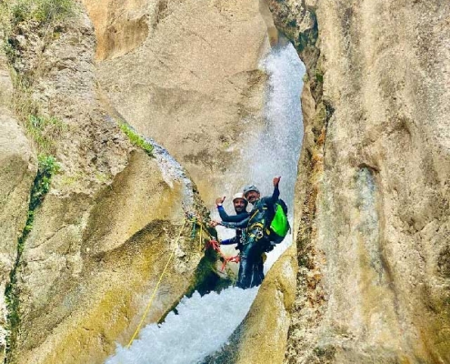 Shahandasht-Waterfall-6 تجهیزات سفر در آبشار شاهان دشت آمل