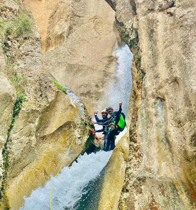 Shahandasht-Waterfall-6 تجهیزات سفر در آبشار شاهان دشت آمل