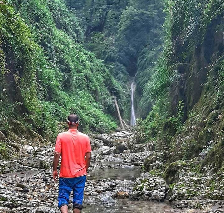 Sutrash-waterfall-and-canyon-3 آبشار و تنگه سوتراش در عباس آباد مازندران