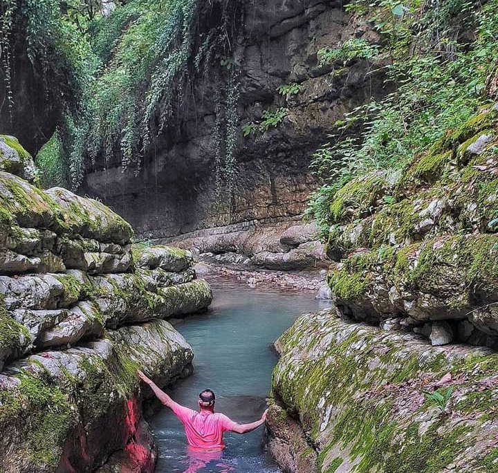 Sutrash-waterfall-and-canyon تنگه سوتراش کجاست