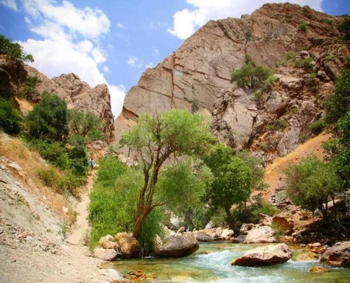 مسیر تنگ مهریان و کبوتری در یاسوج