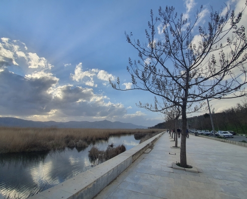 zrebar-lake-marivan-3 پیاده روی در دریاچه زریوار