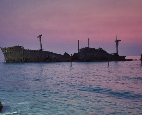 Greek_Ship-(1) کشتی یونانی در غروب خورشید ساحل کیش