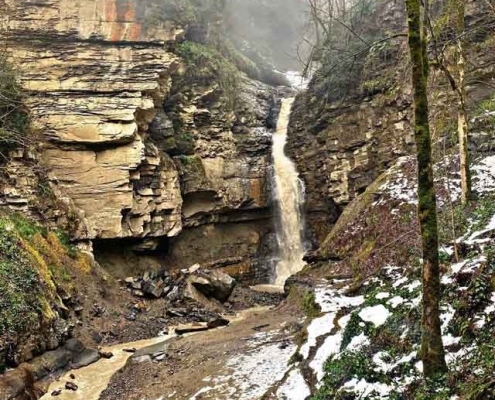 آبشار جلسنگ در لفور سوادکوه