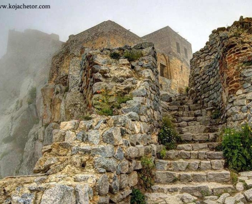 عکس پله های قلعه بابک