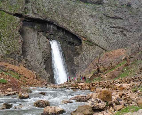 آبشار نیم ساعته بازفت کجاست