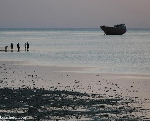 hoor-cottage-5 لنج قدیمی به گل نشسته در ساحل کلبه هور با کشتی یونانی متفاوت است.