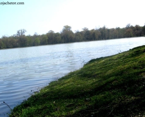 دهکده جنگلی جوربند با دریاچه ای زیبا