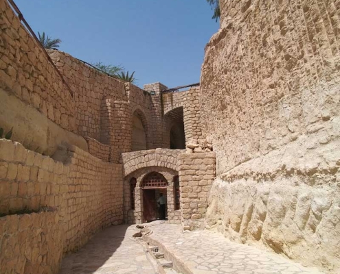 قدمت شهر زیرزمینی کاریز کیش