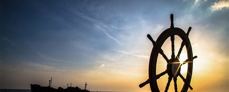 کشتی یونانی فرسوده شده و به گل نشسته در کیش