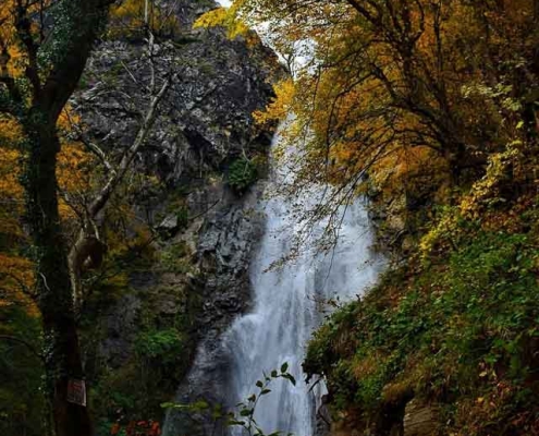 آبشار میلاش در پاییز