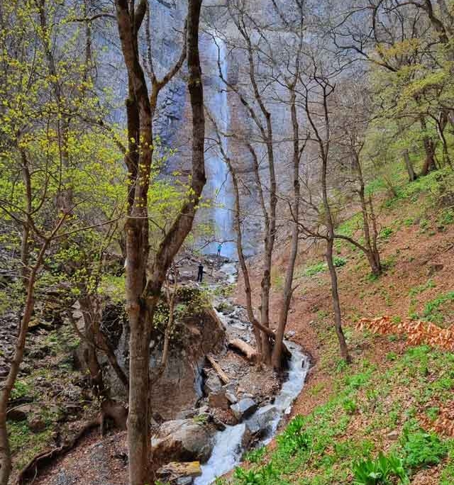 آبشار زانوس یا آبشار اوپاش در نوشهر مازندران
