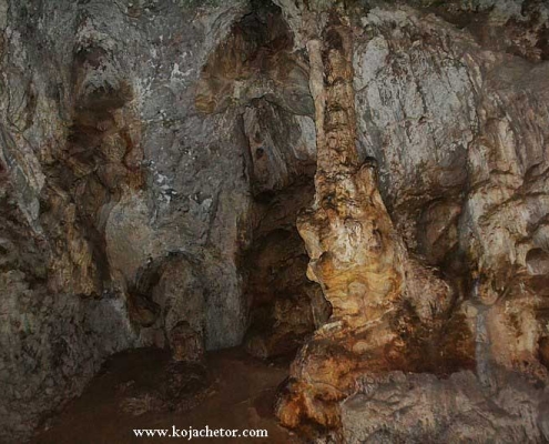 داخل غار شاپور ساسانی