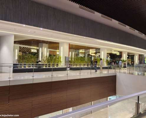 2023-03-28 نمای داخل مرکز خرید و تفریح میکامال کیش