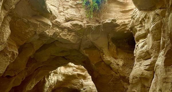 غار گری کنار هرمزگان پارسیان