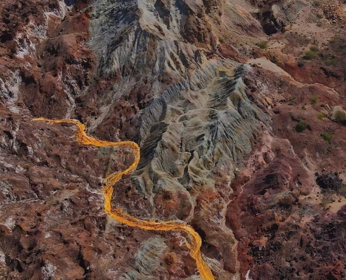 غار رنگین کمان هرمز (ساحل الماس هرمز)