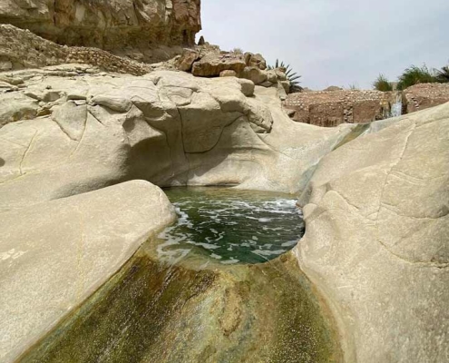 cheshme-baghuye-bandarlengeh در چشمه باغویه شما ماهی های کوچک زمردی و آسیاب و آب بند این منطقه را خواهید دید