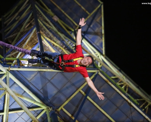 پرش برای خانم ها و آقایان در باشگاه بانجی جامپینگ جاذبه