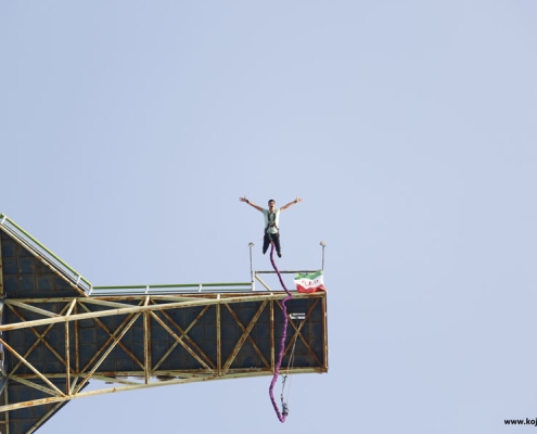 پرش از سکوی 60 متری باشگاه بانجی جامپینگ جاذبه